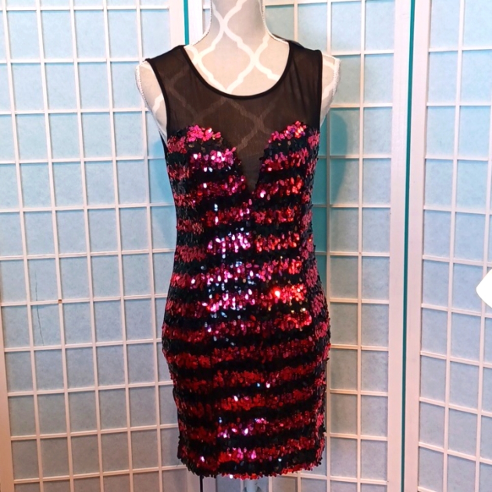 - NEW Solution Brand red/black sequins dress 5397